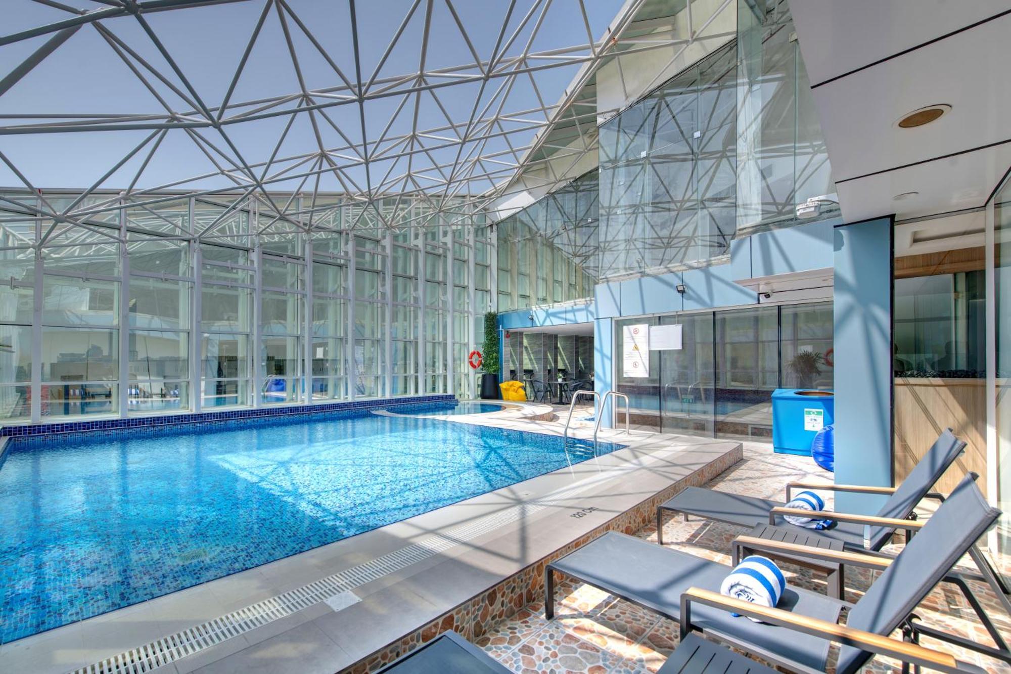 Hotel La Quinta By Wyndham Abu Dhabi Al Wahda Extérieur photo